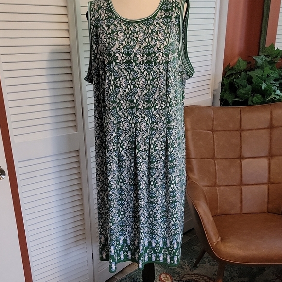 Max Studio Emerald and Ivory Patterned Midi Dress - Picture 1 of 5